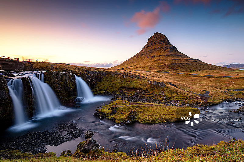 教堂山和教堂瀑布的落日图片素材