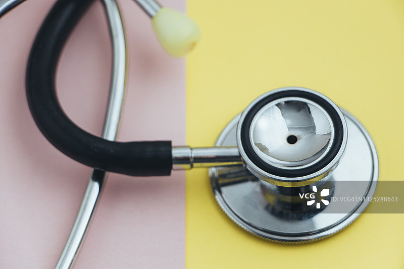 听诊器的听诊头和听筒图片素材