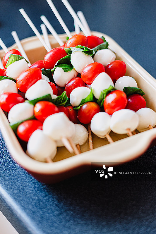 番茄串和马苏里拉奶酪图片素材