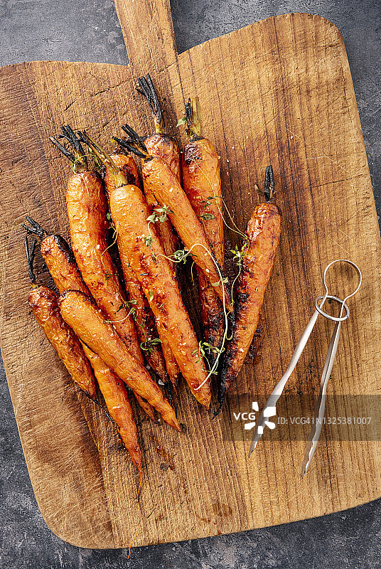 烤箱烤胡萝卜图片素材