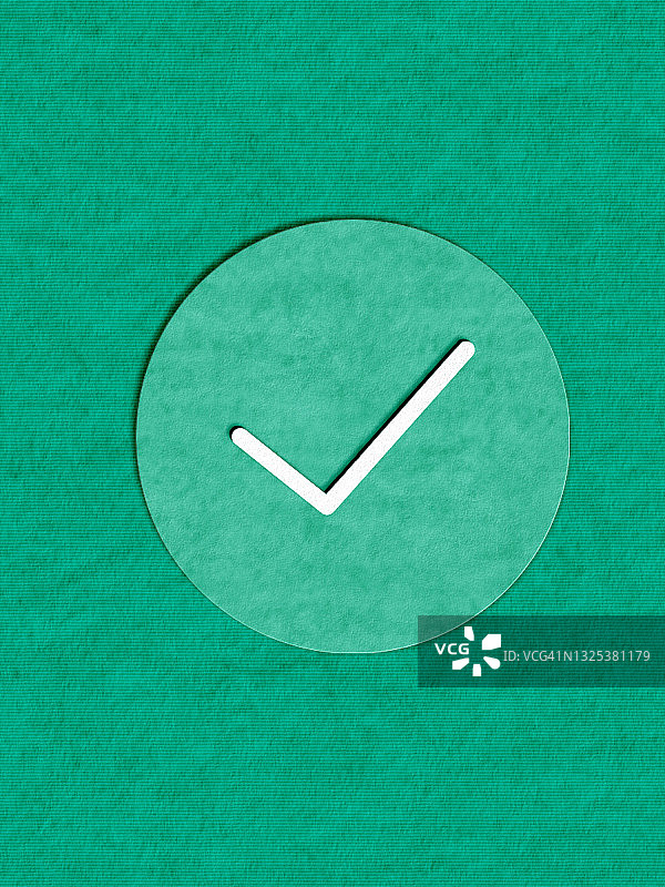 绿色对勾确认的纸质文件图片素材