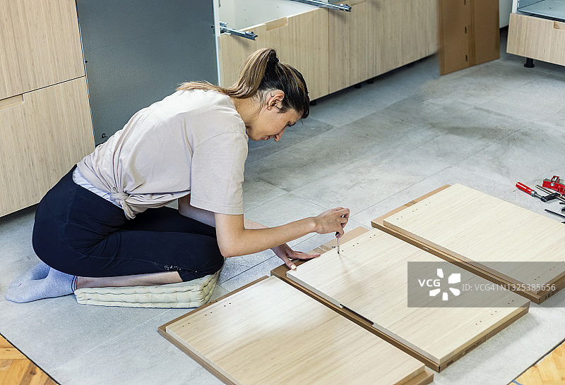 安装家具图片素材