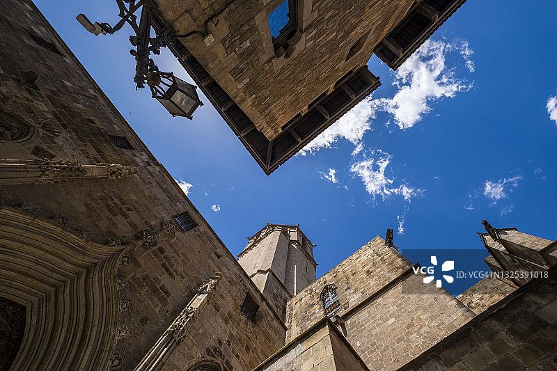 巴塞罗那大教堂的低角度景观图片素材