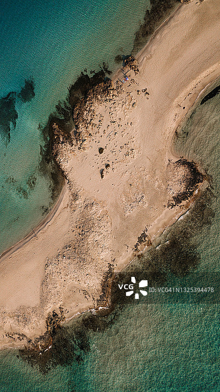 福门特拉岛塞斯伊莱特斯海滩的无人机视角，碧绿的海水图片素材