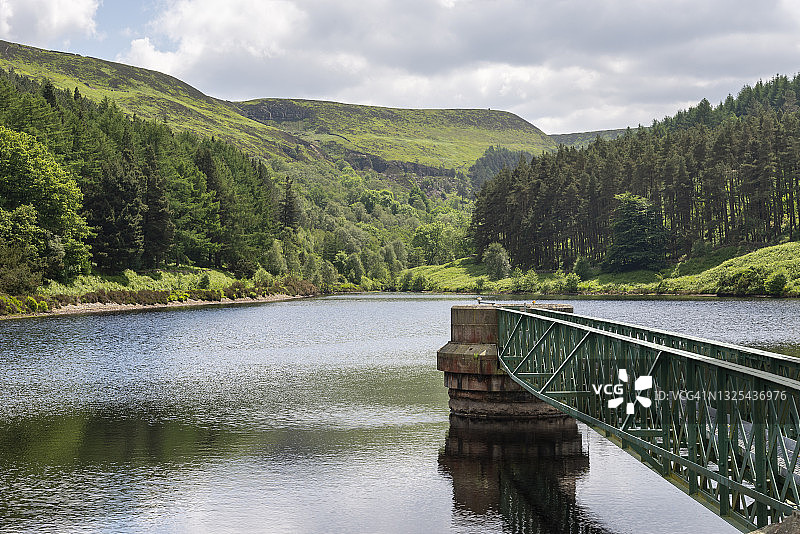 在英格兰西约克郡霍姆斯菲尔德附近骑行图片素材