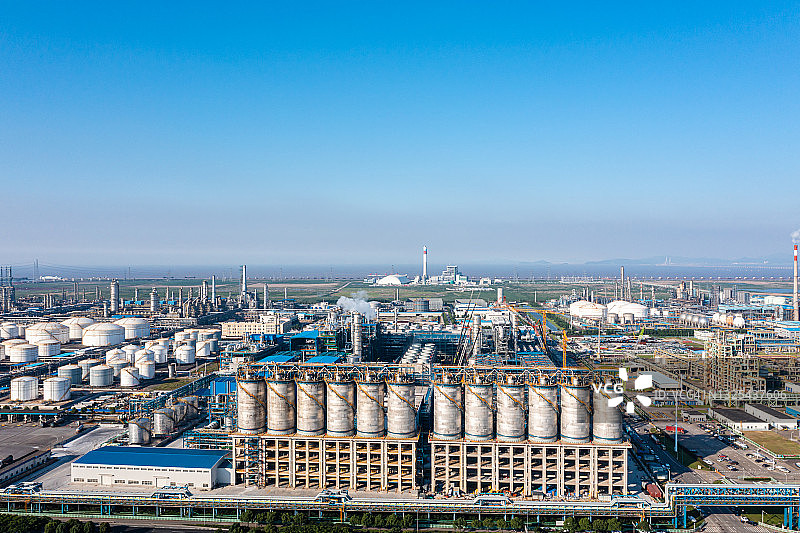 日落时的化工厂图片素材