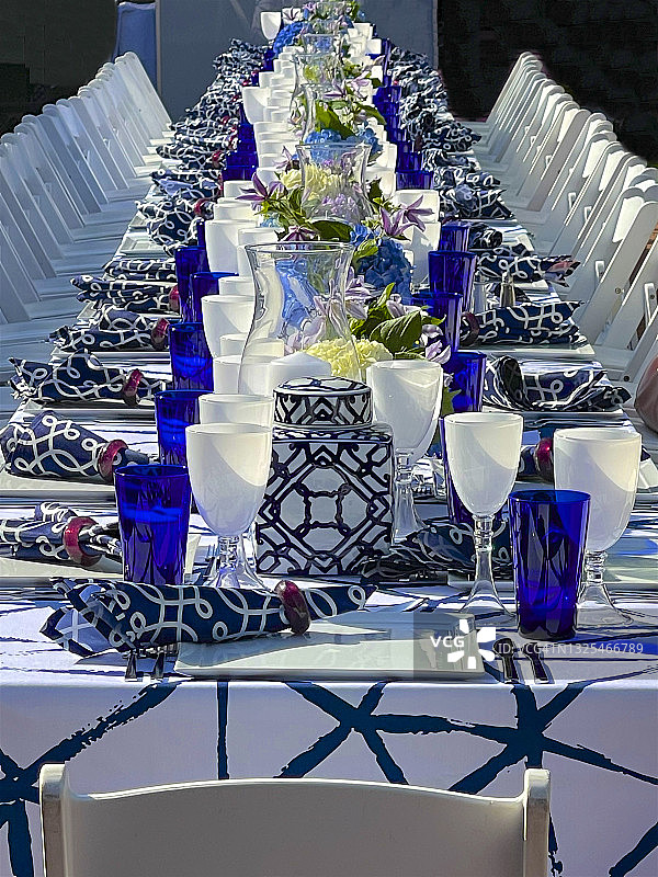 南安普顿的户外宴会餐桌布置图片素材