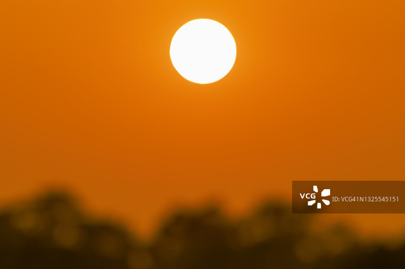 太阳辐射与燃烧造成的全球变暖，热浪、高温与气候变化图片素材