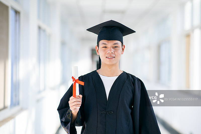 亚洲高中毕业照图片素材