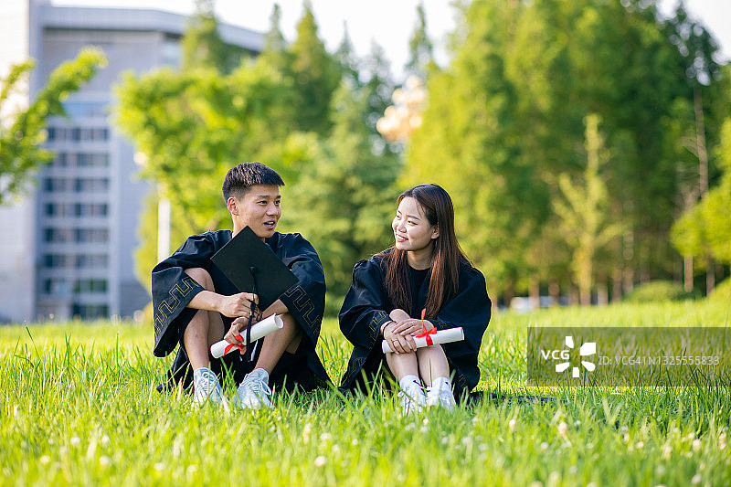 研究生们交谈并规划未来图片素材