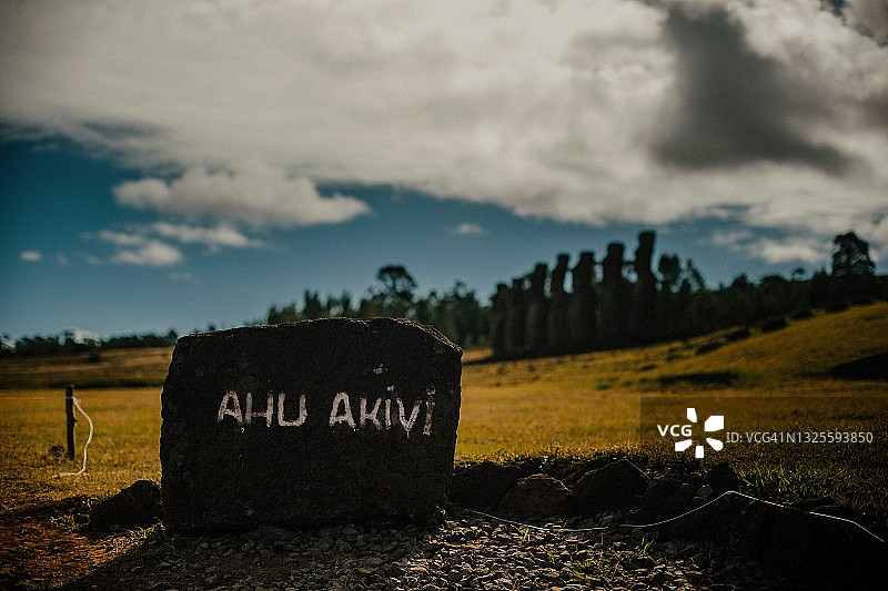 复活节岛阿胡阿基维摩艾石像祭坛图片素材