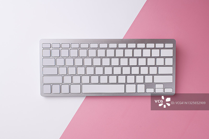 现代铝制无线键盘图片素材