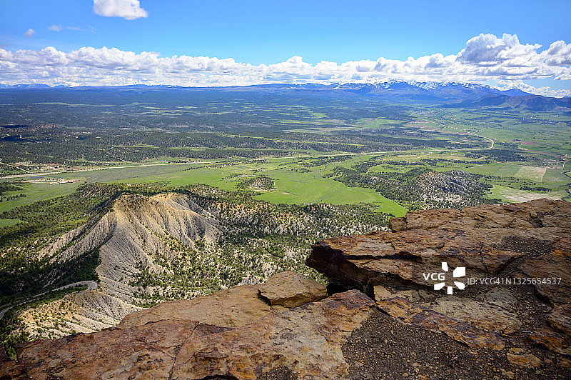 瞭望台小径的山谷景观图片素材