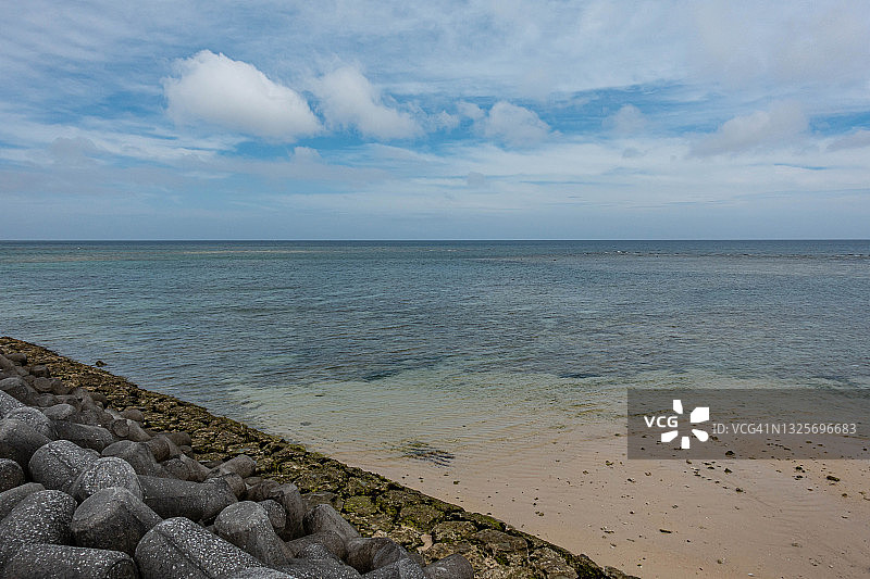 日本冲绳的珊瑚海滩图片素材