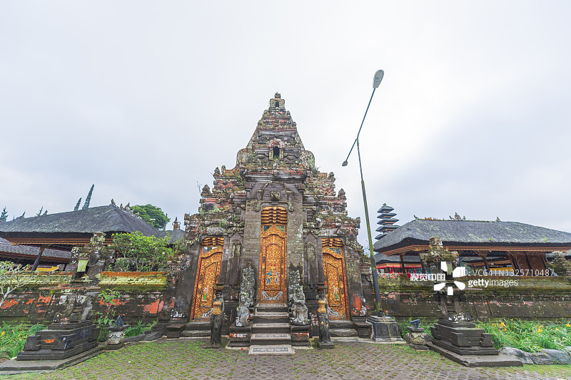 印度尼西亚巴厘岛乌布岛的普拉塔姆·木达·萨拉斯瓦蒂寺庙图片素材