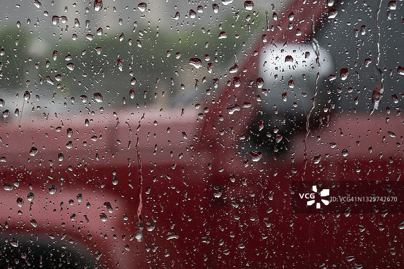 雨中的城市图片素材