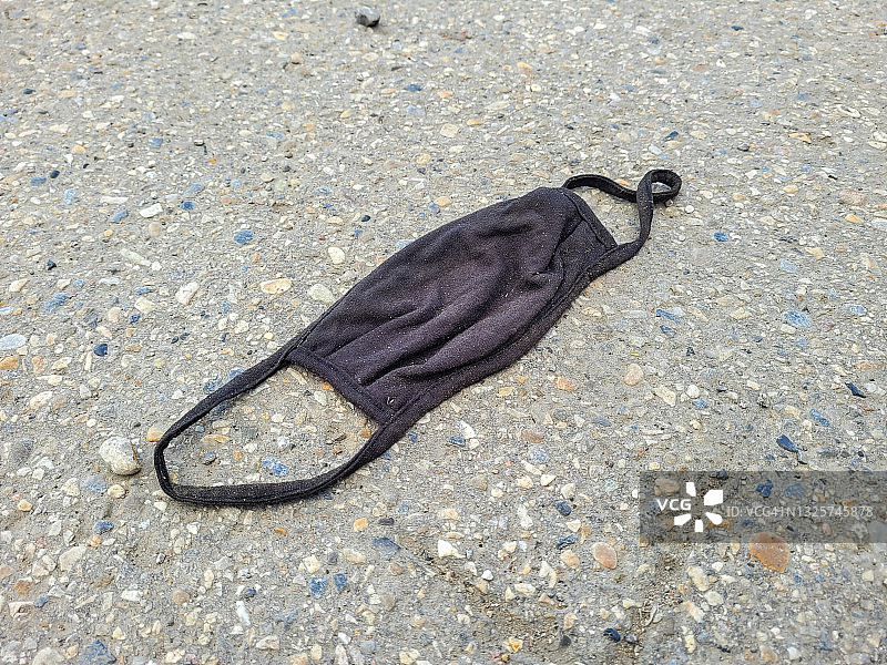 掉落的口罩图片素材