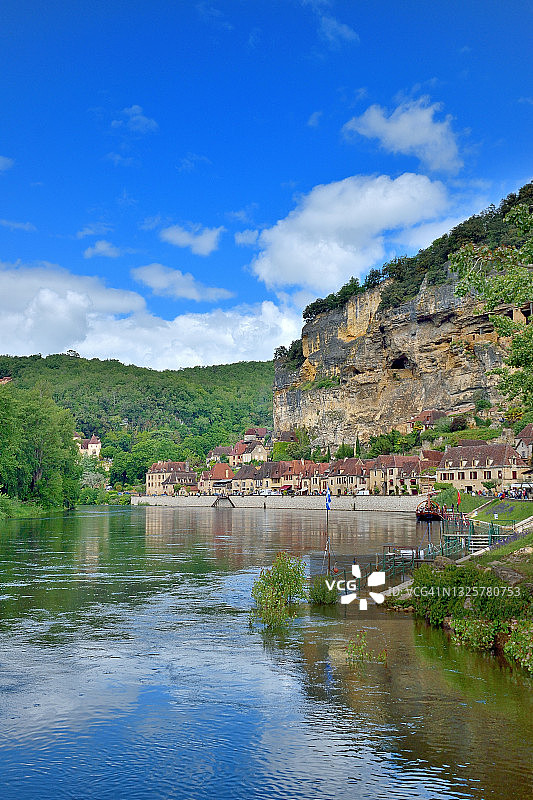 多尔多涅河沿岸的拉罗克加雅克村庄和城堡图片素材