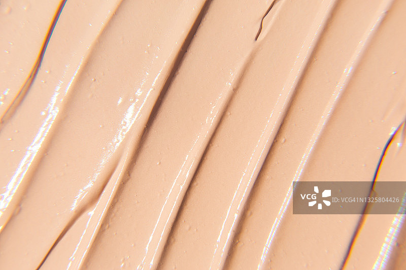 浅棕色或米色化妆品BB霜、CC霜粉底液背景图片素材