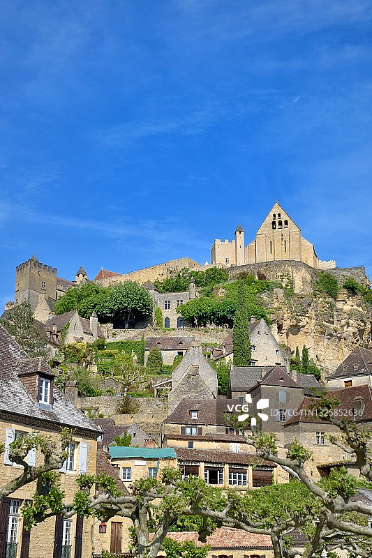 贝纳克-埃-卡泽纳克圣母升天教堂图片素材