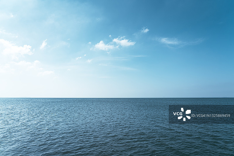 低视角海景图片素材