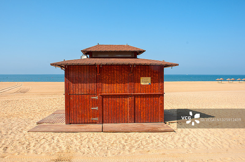 马扎冈海滩上的救生员小屋图片素材