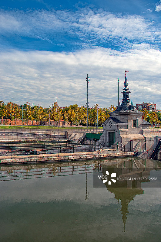 曼萨纳雷斯河图片素材