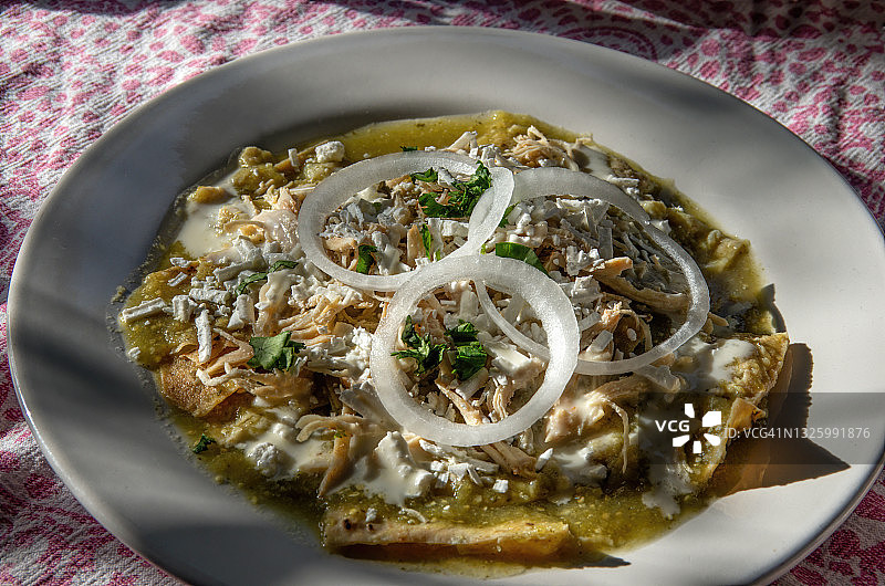 奇拉基列斯玉米片鸡肉碗图片素材