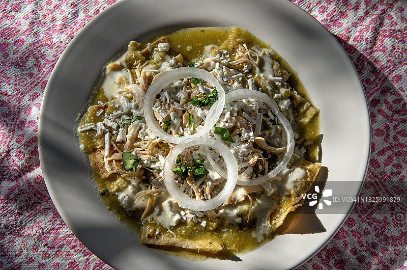 奇拉基列斯玉米片鸡肉碗图片素材