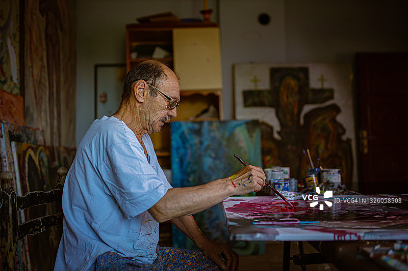 艺术带给你庄严的感觉，创意成功的喜悦图片素材