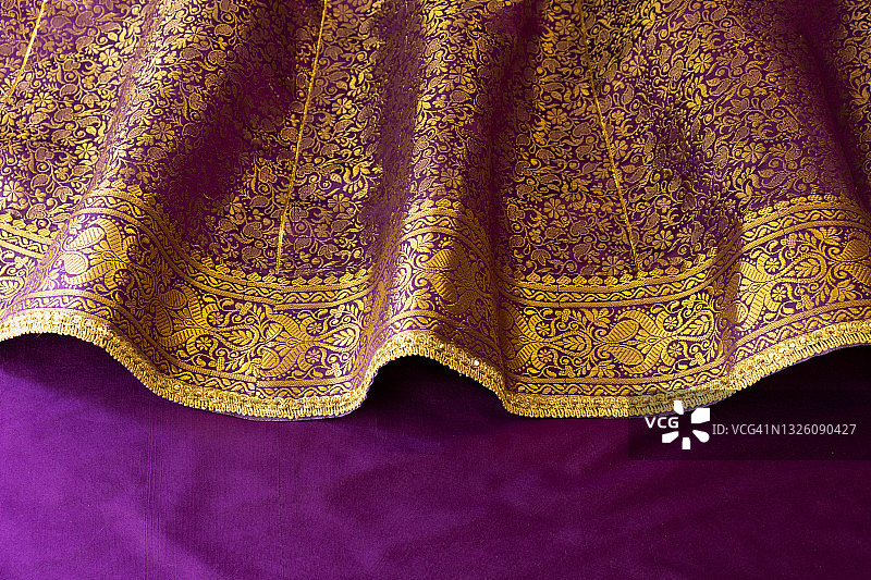 紫色锦缎面料背景图片素材