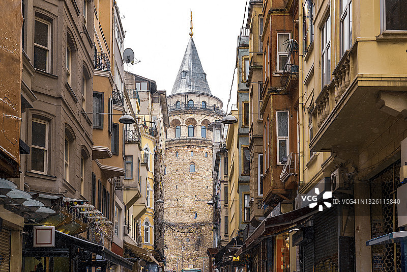 土耳其伊斯坦布尔：加拉塔前排的房屋图片素材