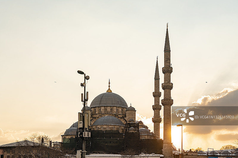 土耳其伊斯坦布尔耶尼清真寺日落景色图片素材
