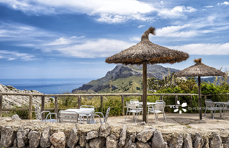 夏季山海景观酒吧露台（带遮阳伞）图片素材