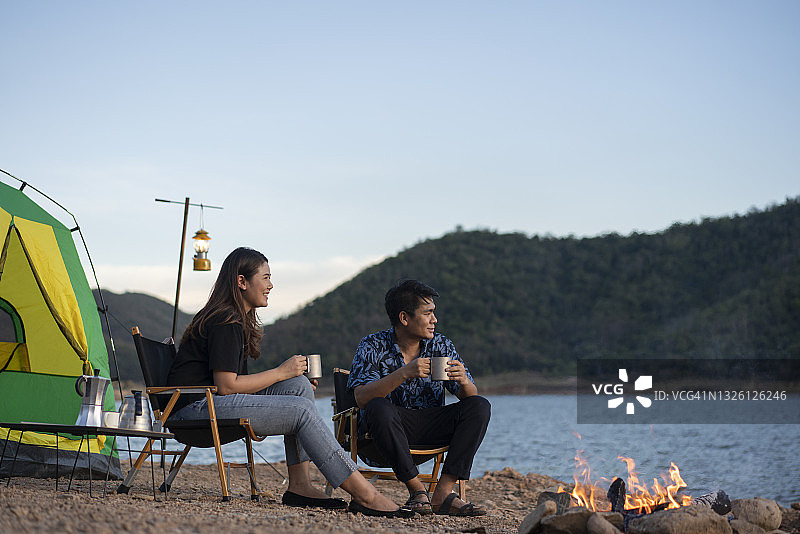 情侣露营图片素材