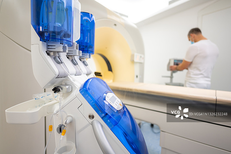 医院里的对比媒体注射器图片素材