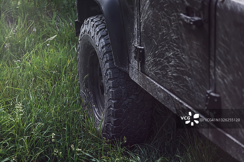 SUV轮胎特写图片素材