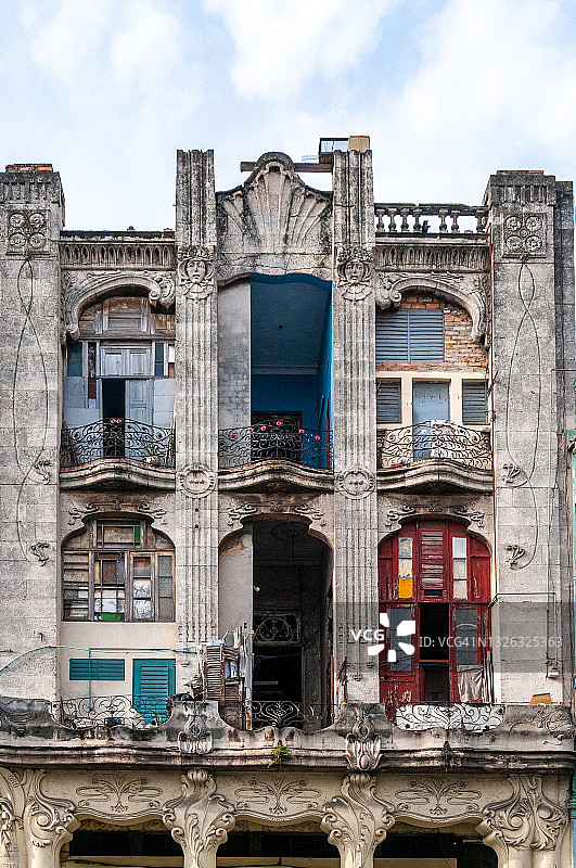 风化的古老建筑，古巴哈瓦那图片素材