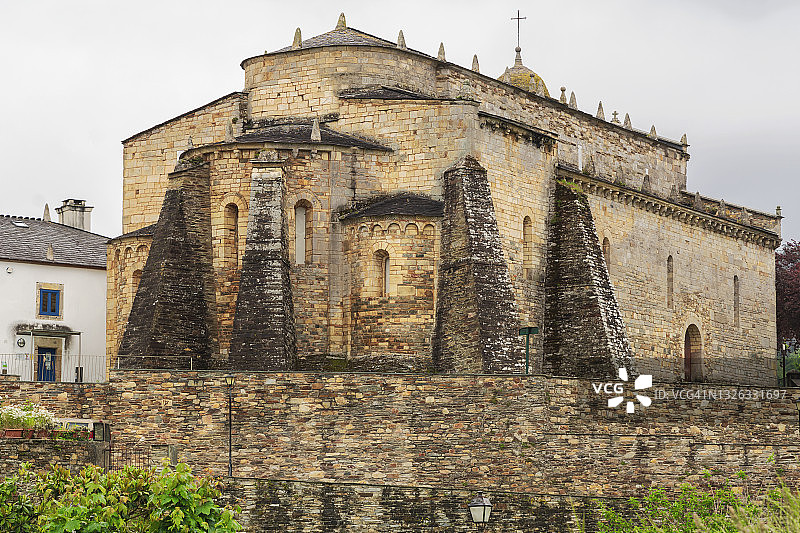 蒙多涅多圣马丁大教堂，拉马蒂尼亚，加利西亚图片素材