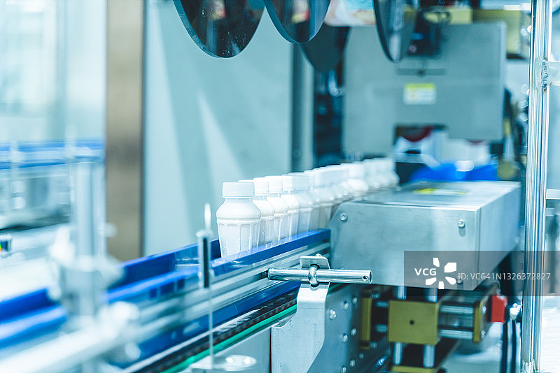 自动化工厂牛奶生产过程图片素材