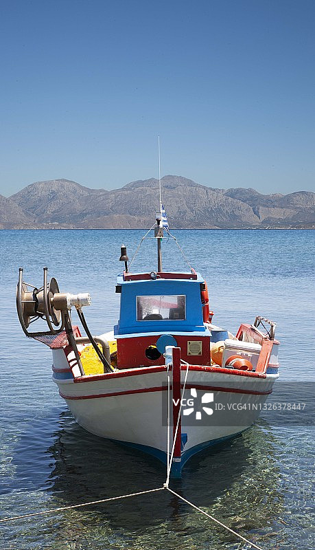 希腊岛屿上的传统渔船图片素材