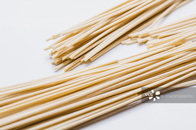 未煮过的中国面条图片素材