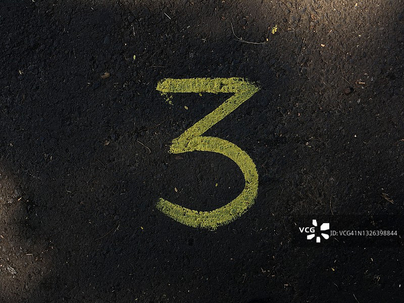 高速公路上的数字3图片素材