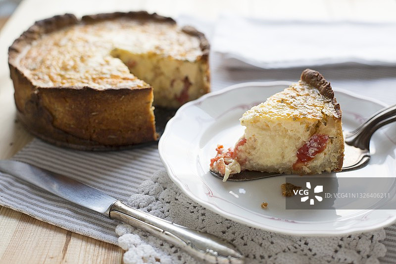 番茄迷迭香乳蛋饼切片图片素材