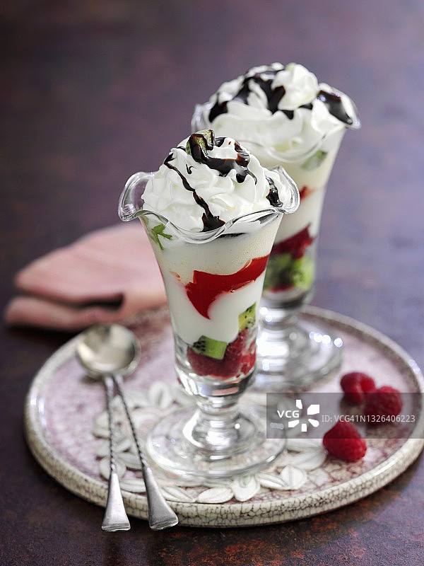 英式甜点冰淇淋船图片素材