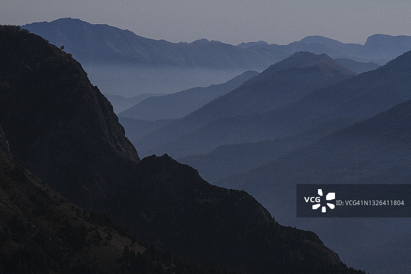 意大利瓦莱格拉纳山脉剪影图片素材