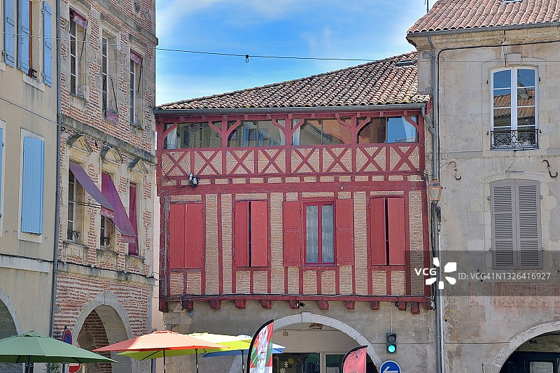 洛特河畔新城，中世纪的半木结构砖房图片素材