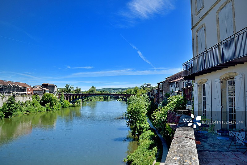 洛特河畔新城，洛特河上的解放桥图片素材