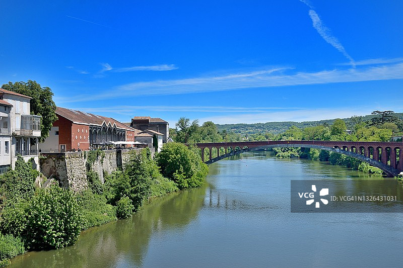 洛特河畔新城，洛特河上的解放桥图片素材