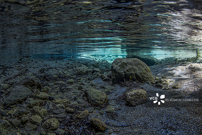 水下倒影图片素材